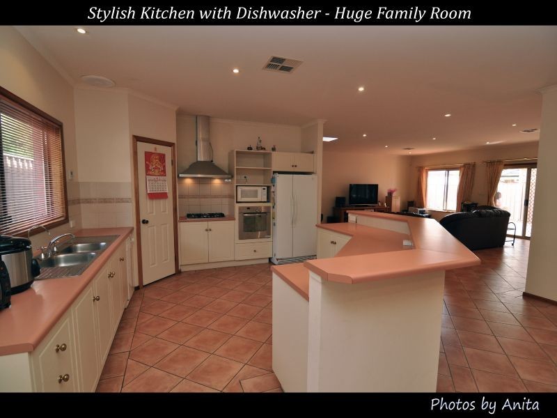 19 Dovecote Street, Oakden SA 5086