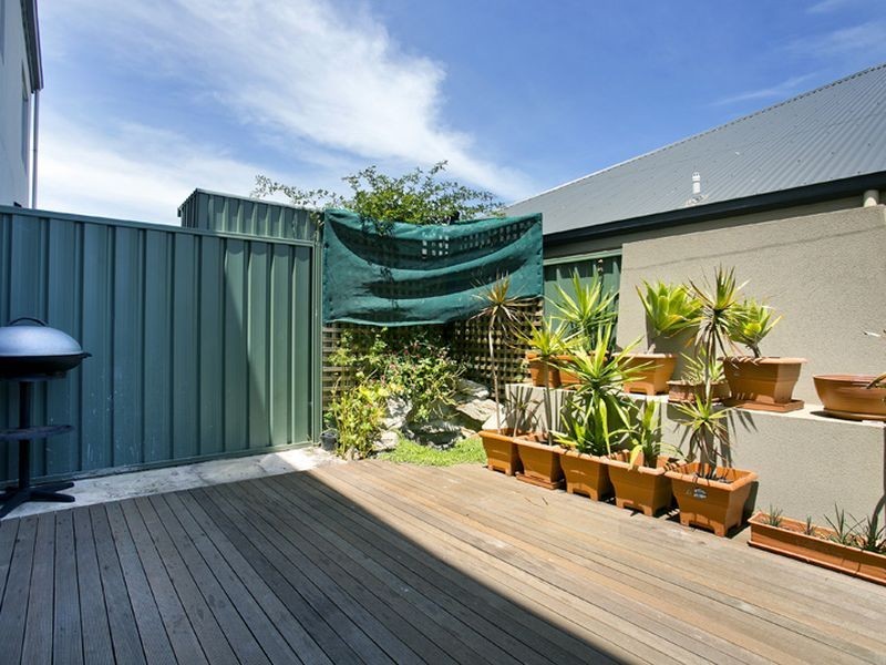 19 Waterbrook Court, Mawson Lakes SA 5095