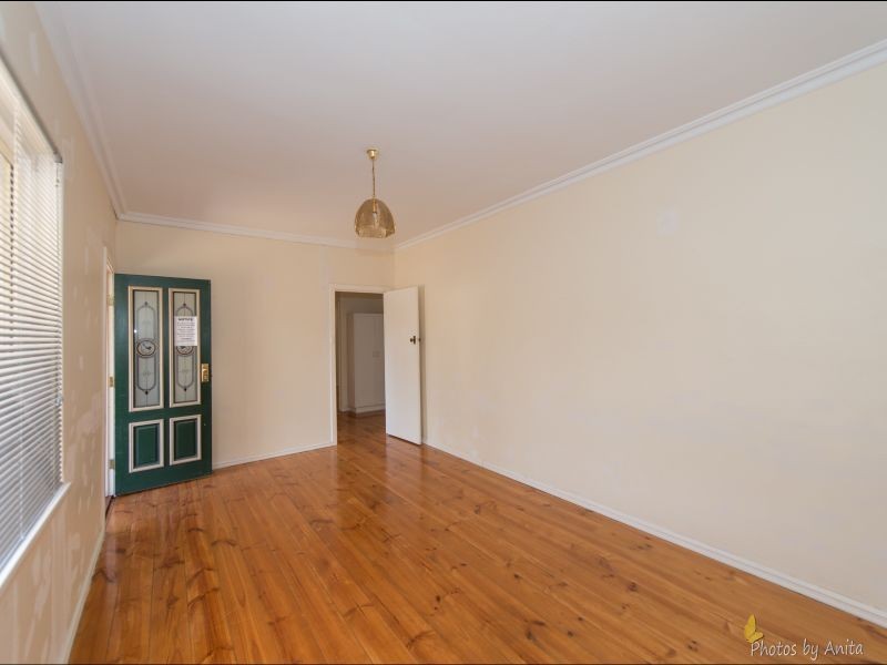 19 Amber Avenue, Clearview SA 5085