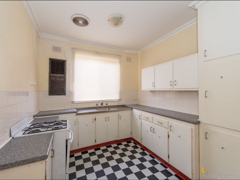 19 Amber Avenue, Clearview SA 5085