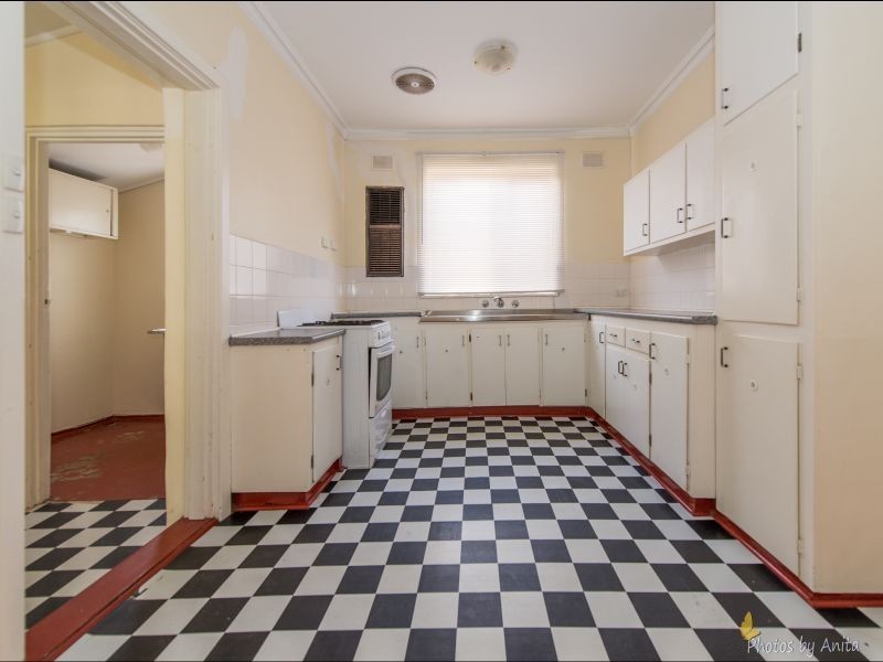 19 Amber Avenue, Clearview SA 5085