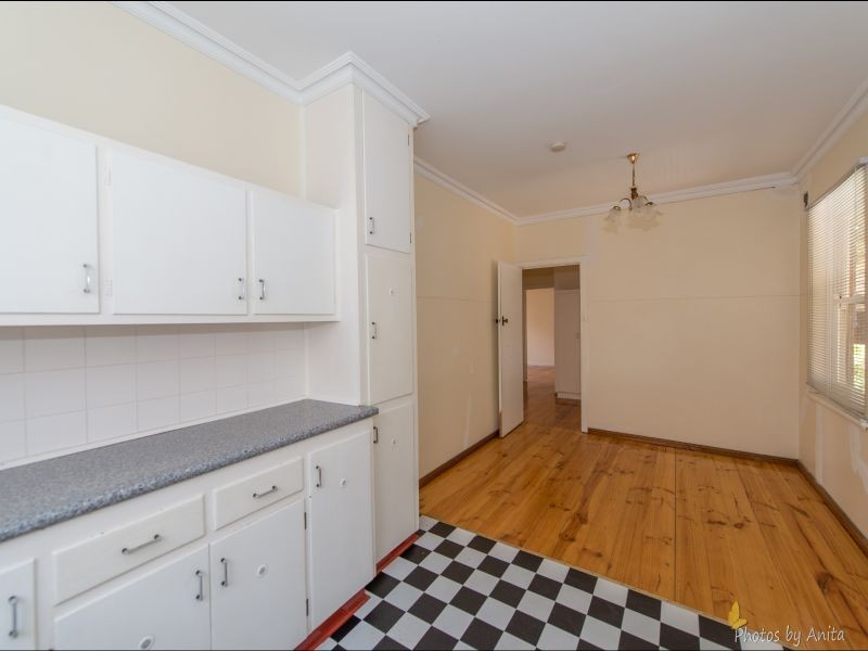 19 Amber Avenue, Clearview SA 5085