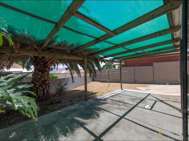 19 Amber Avenue, Clearview SA 5085