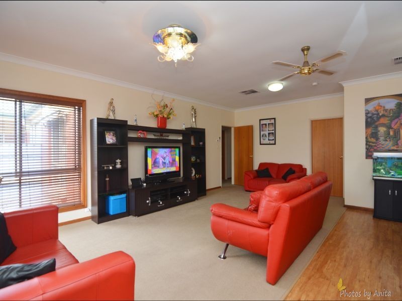 6 Lyle Street, Para Vista SA 5093