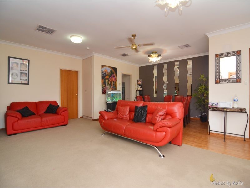 6 Lyle Street, Para Vista SA 5093