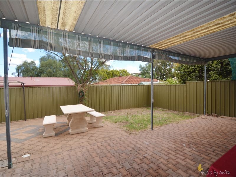 6 Lyle Street, Para Vista SA 5093