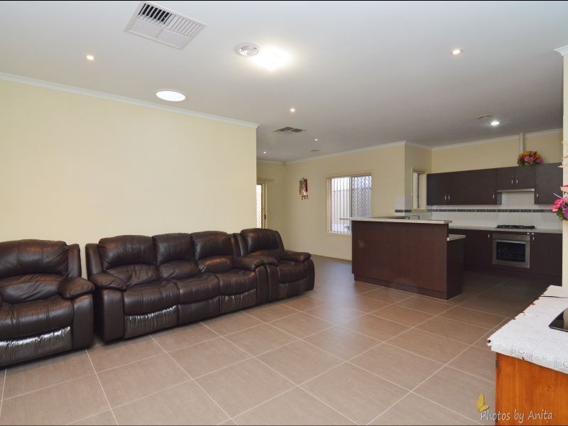 1 Vicar Street, Gilles Plains SA 5086