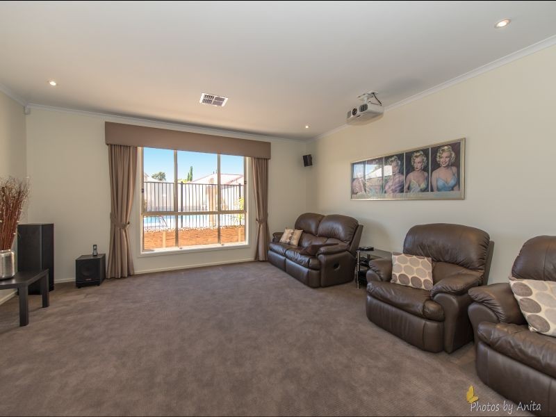 70 Kent Avenue, Clearview SA 5085