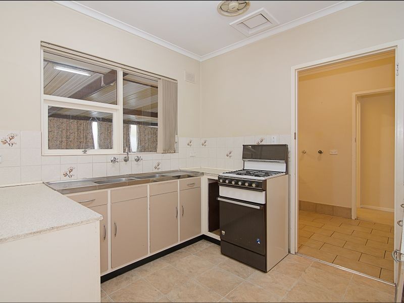 11 Regent Avenue, Pooraka SA 5095