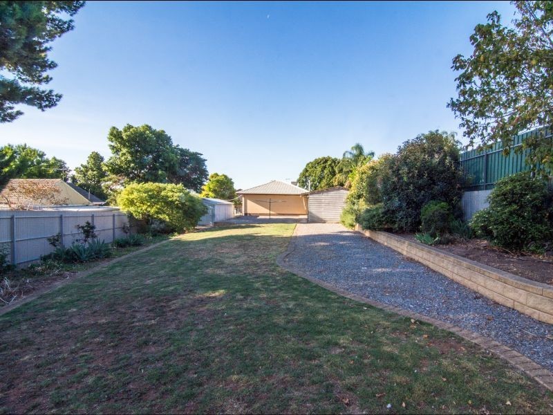 11 Regent Avenue, Pooraka SA 5095