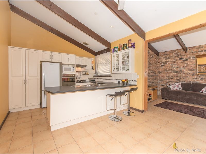 18 Nunyah Drive, Banksia Park SA 5091