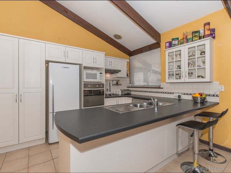 18 Nunyah Drive, Banksia Park SA 5091