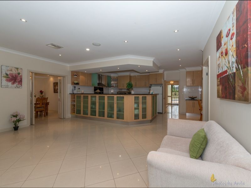 53 Duke Ave, Para Hills SA 5096