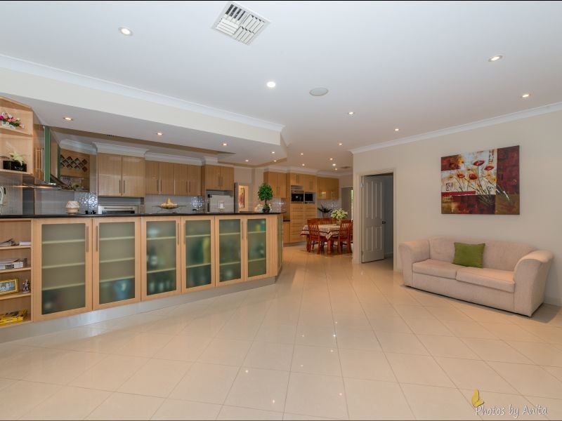 53 Duke Ave, Para Hills SA 5096