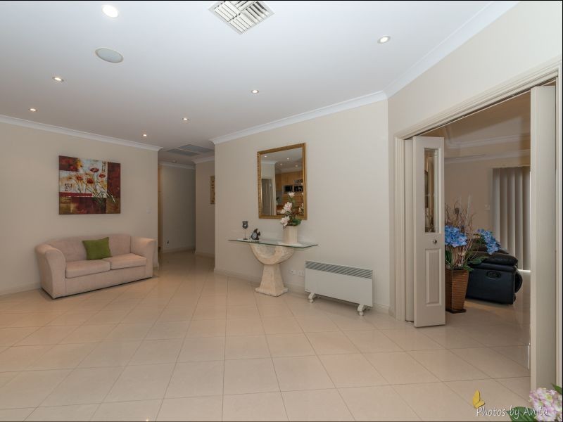 53 Duke Ave, Para Hills SA 5096