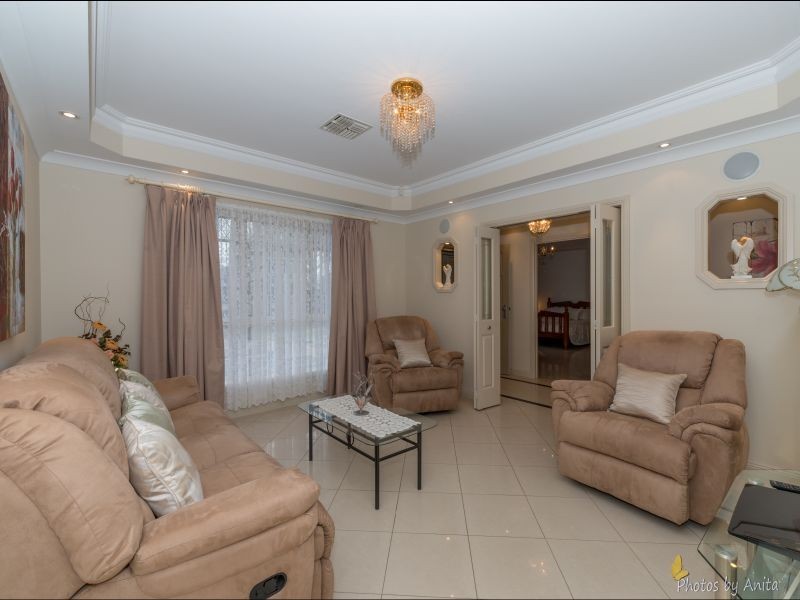 53 Duke Ave, Para Hills SA 5096