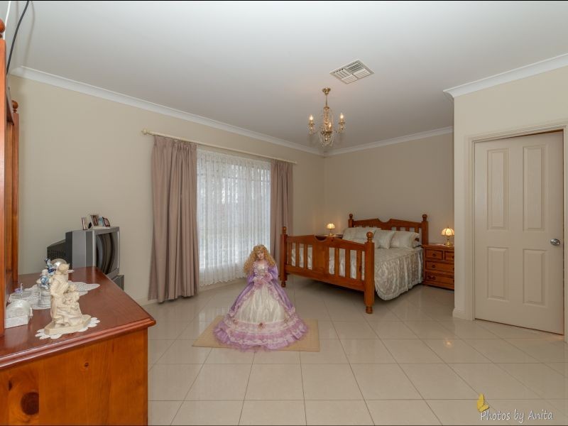 53 Duke Ave, Para Hills SA 5096