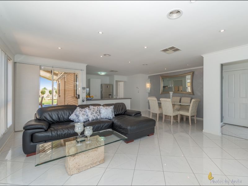 24 Kentia Drive, Para Hills West SA 5096