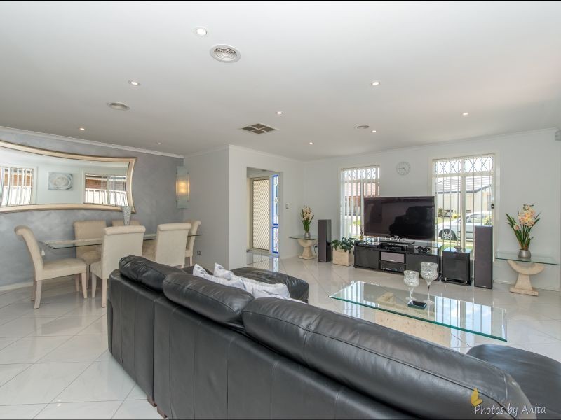 24 Kentia Drive, Para Hills West SA 5096