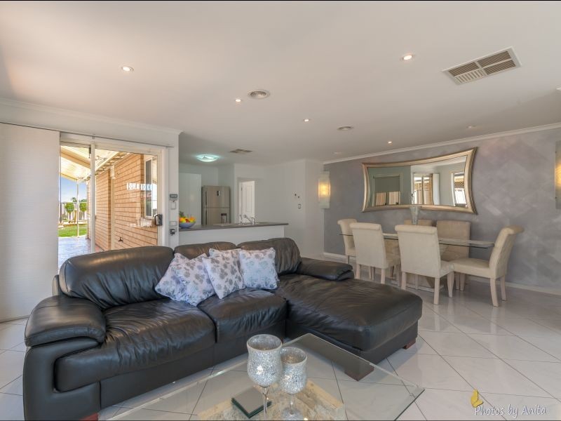 24 Kentia Drive, Para Hills West SA 5096