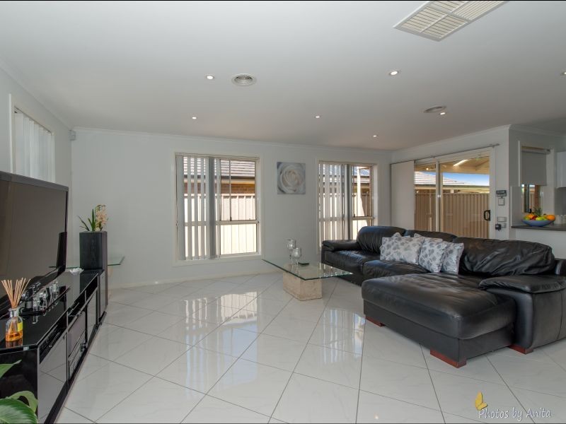 24 Kentia Drive, Para Hills West SA 5096