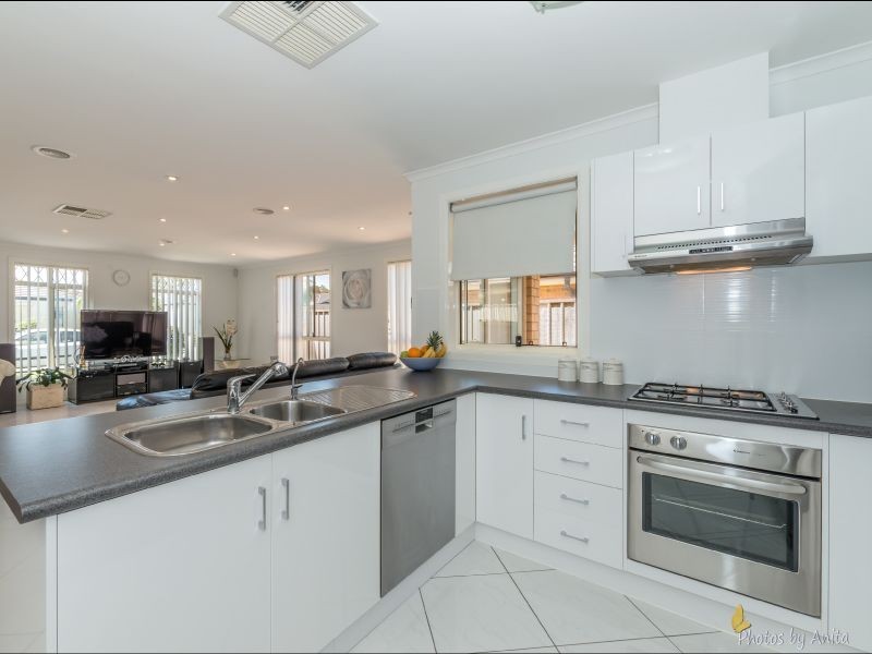 24 Kentia Drive, Para Hills West SA 5096