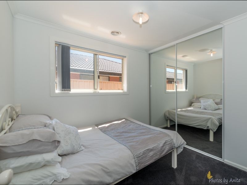 24 Kentia Drive, Para Hills West SA 5096