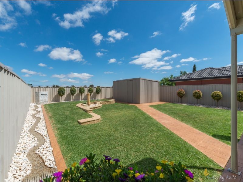 24 Kentia Drive, Para Hills West SA 5096