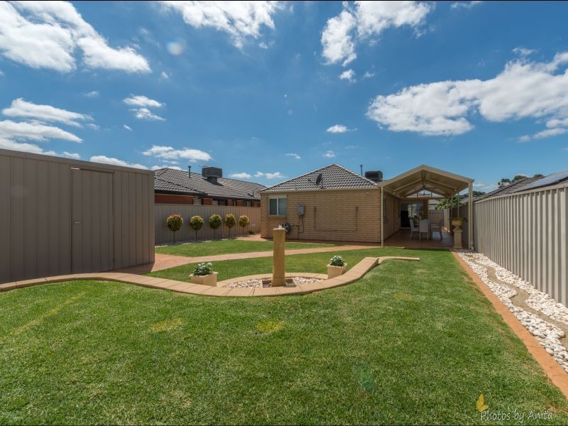 24 Kentia Drive, Para Hills West SA 5096