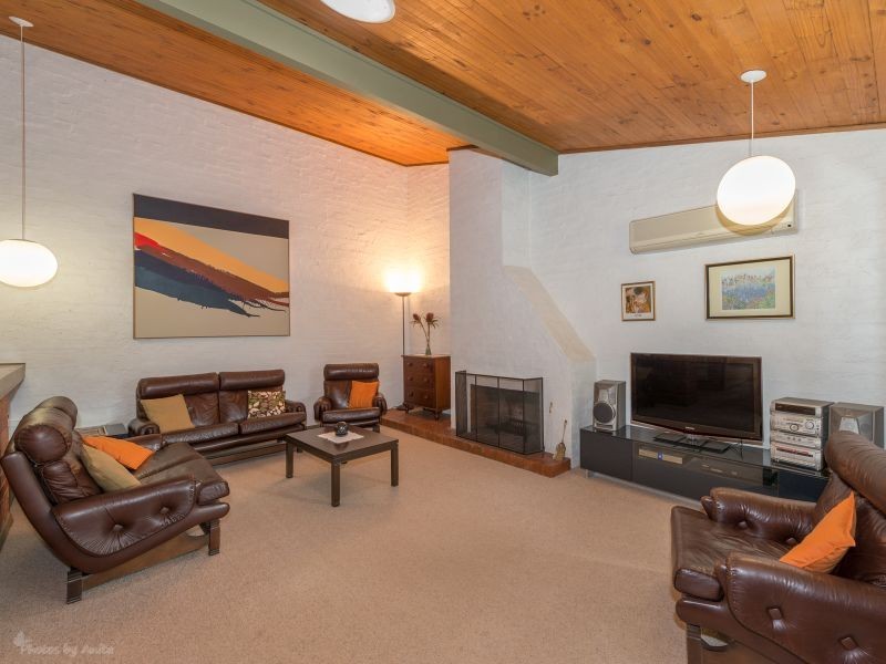 32 Deering Crescent, Banksia Park SA 5091