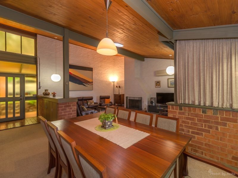 32 Deering Crescent, Banksia Park SA 5091