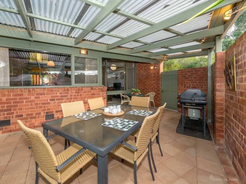 32 Deering Crescent, Banksia Park SA 5091