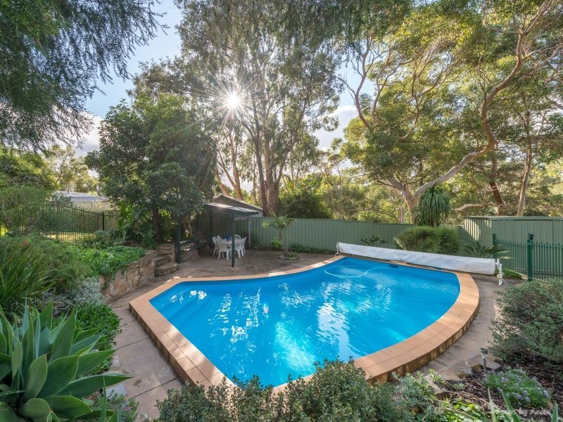 32 Deering Crescent, Banksia Park SA 5091