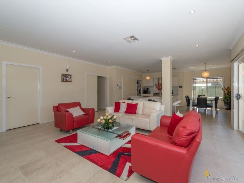 24 Cascades Drive, Mawson Lakes SA 5095