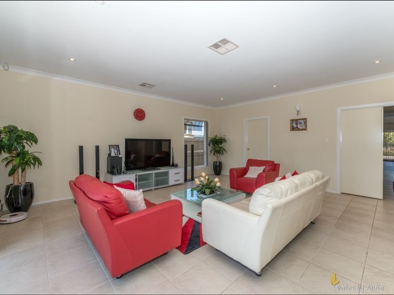 24 Cascades Drive, Mawson Lakes SA 5095