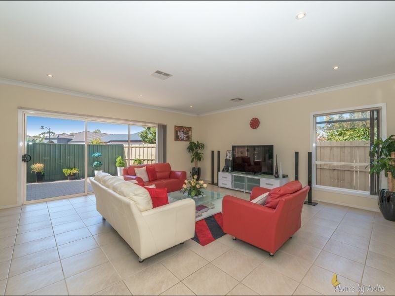 24 Cascades Drive, Mawson Lakes SA 5095