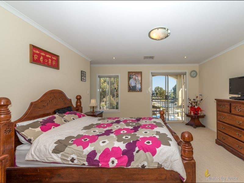 24 Cascades Drive, Mawson Lakes SA 5095