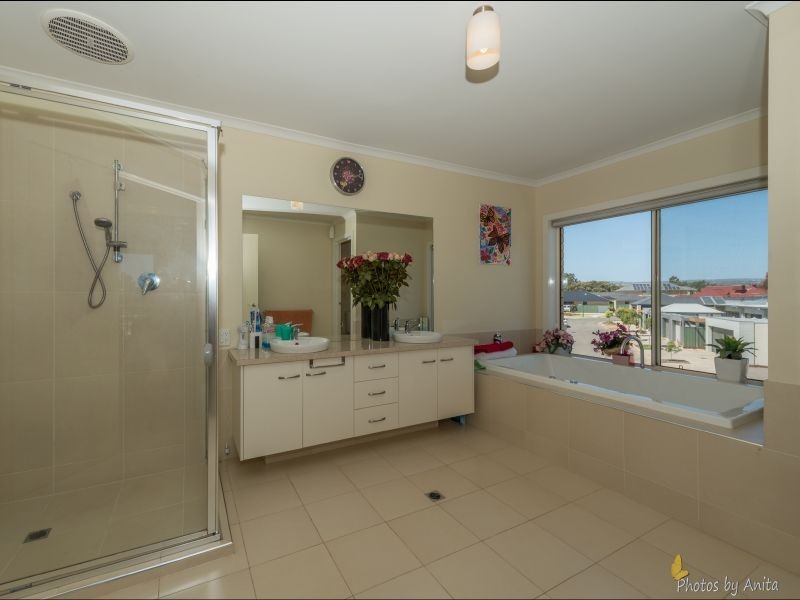 24 Cascades Drive, Mawson Lakes SA 5095