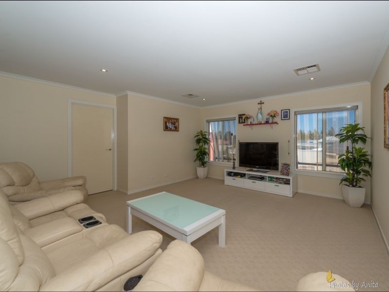24 Cascades Drive, Mawson Lakes SA 5095
