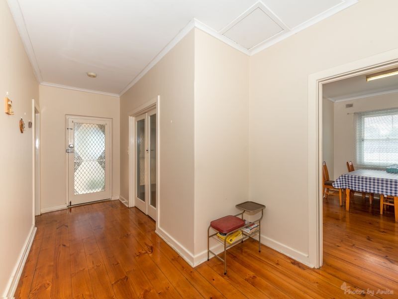 8 Montrose Avenue, Clearview SA 5085