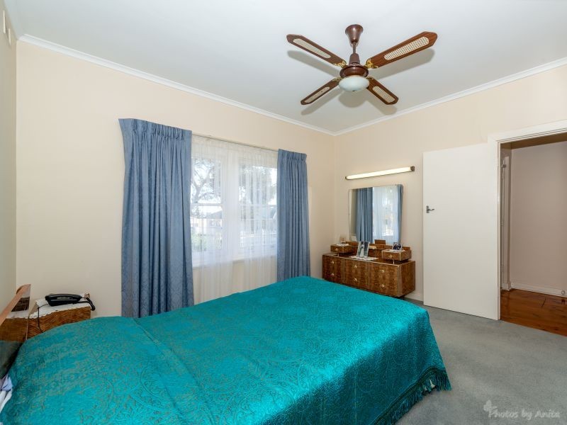 8 Montrose Avenue, Clearview SA 5085