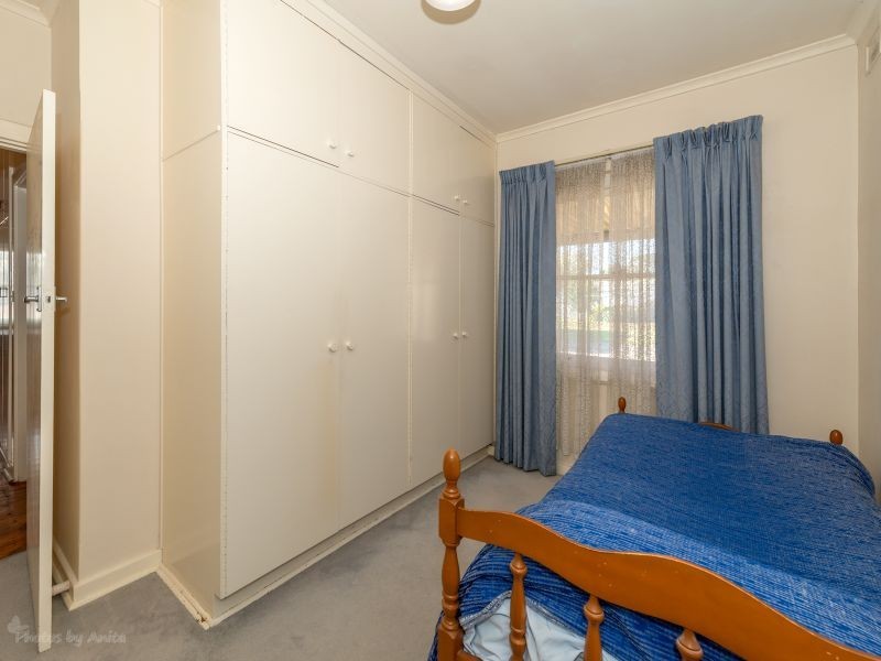 8 Montrose Avenue, Clearview SA 5085