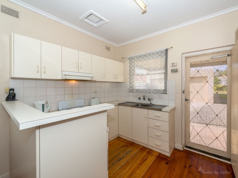 8 Montrose Avenue, Clearview SA 5085