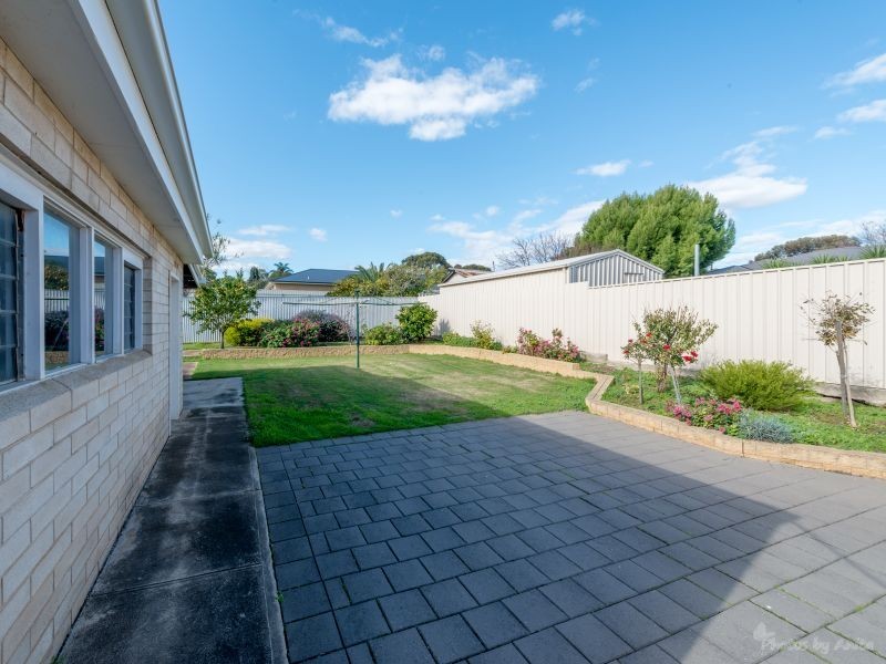 8 Montrose Avenue, Clearview SA 5085