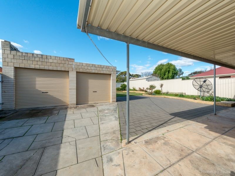 8 Montrose Avenue, Clearview SA 5085