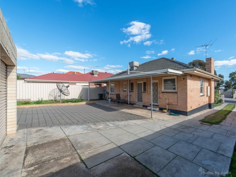8 Montrose Avenue, Clearview SA 5085