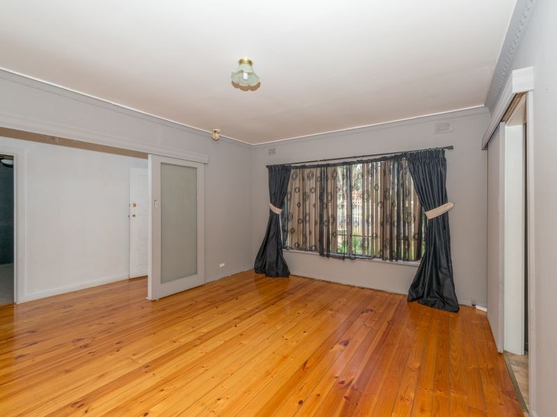 8 Miller Avenue, Para Hills SA 5096