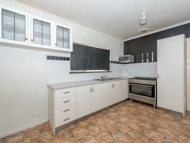 8 Miller Avenue, Para Hills SA 5096