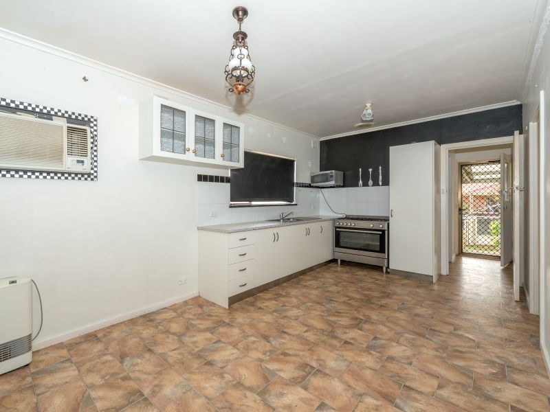 8 Miller Avenue, Para Hills SA 5096