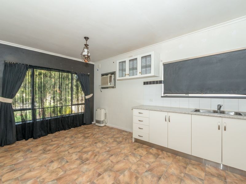 8 Miller Avenue, Para Hills SA 5096